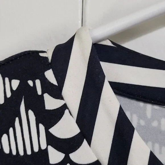 J. McLaughlin Womens SZ M Catalina Cloth Geometric Print Black White Tunic Top - Picture 6 of 9